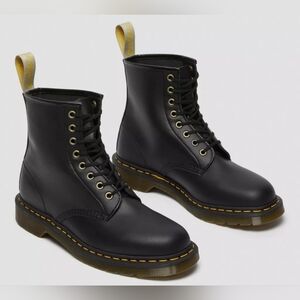 Doc Marten Classic Unisex 8-eye 1460 Boot